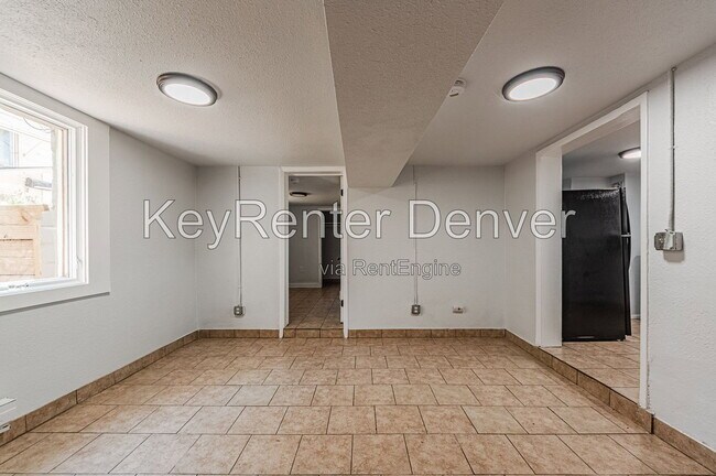 Building Photo - 929 5th St