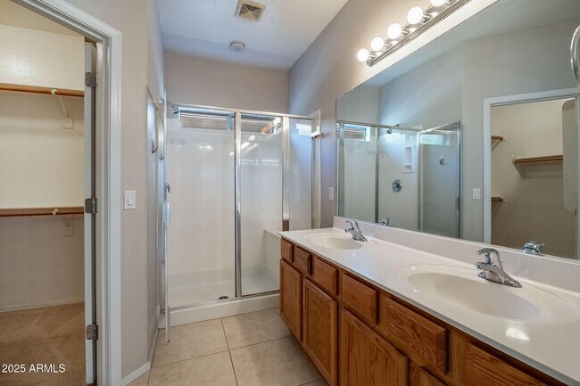 Building Photo - 4618 W Cottontail Rd