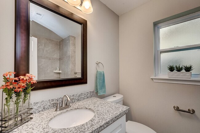 Building Photo - 158 Bluebonnet St