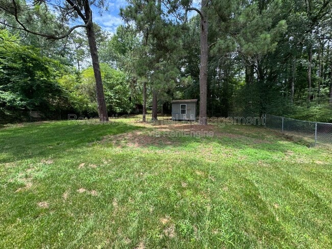Building Photo - 32 Hillcrest Dr SE