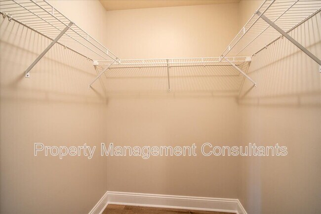 Building Photo - 108 Oak Shade Dr