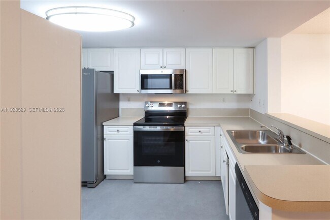 Building Photo - 520 SE 5 Ave