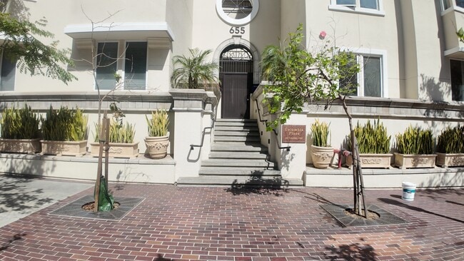 Building Photo - 655 Columbia St