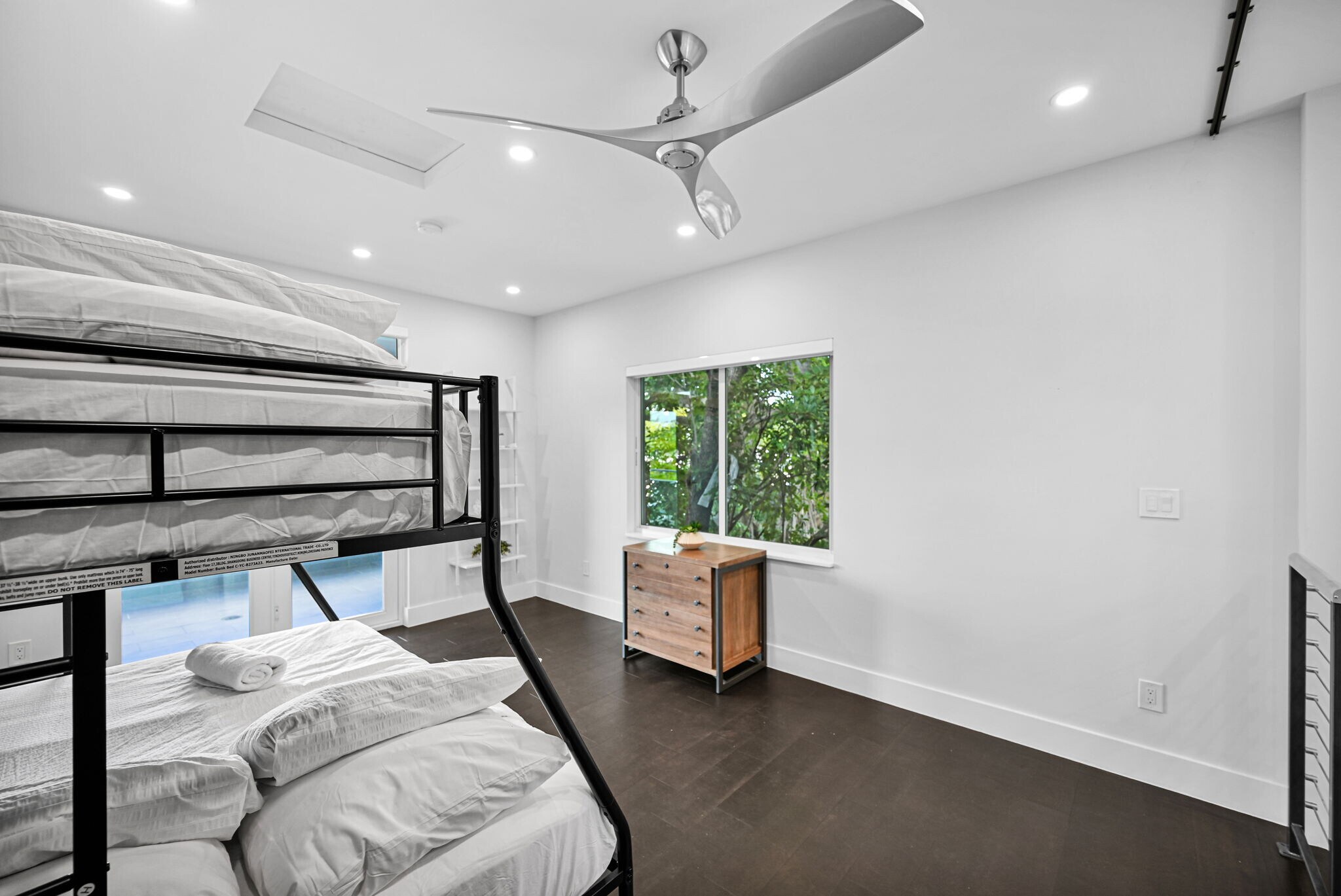 Building Photo - 150 NE 50th Ter