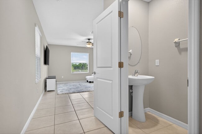 Building Photo - 4BR For Rent - Riverview