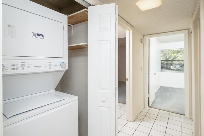 Building Photo - 10 Cristina Ct