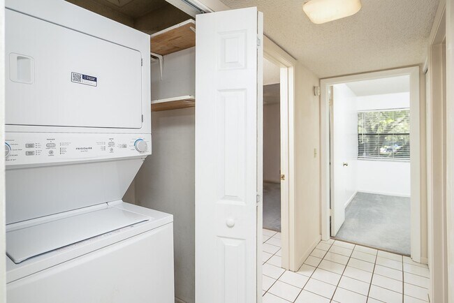 Building Photo - 10 Cristina Ct