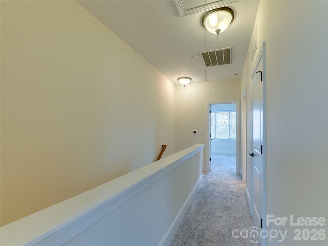 Building Photo - 100 N Laurel Ave