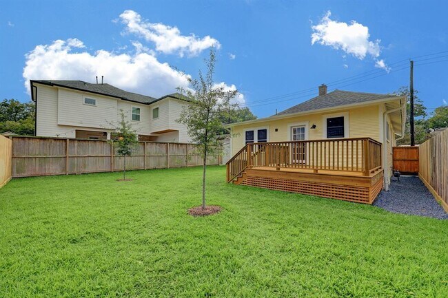 Building Photo - 2206 Gano St