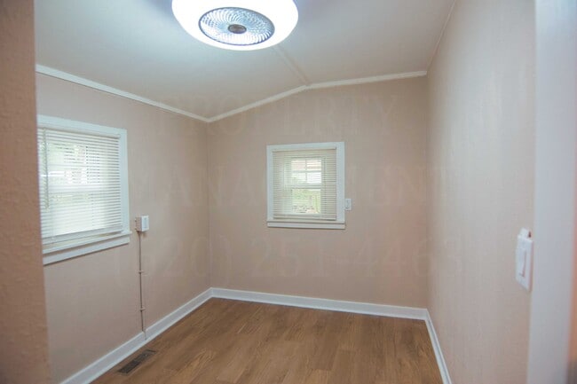 Building Photo - 3 bedroom, rental in west Coffeyville.