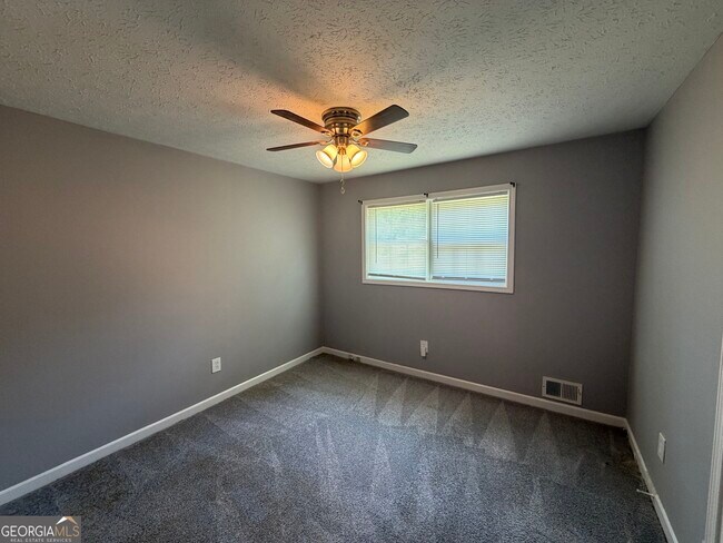 Building Photo - 125 S Meadowcliff Cir
