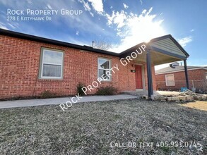 Building Photo - Charming & Fully Remodeled 2-Bedroom Home ...