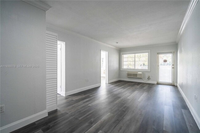 Building Photo - 7925 Hawthorne Ave