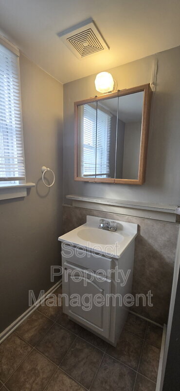 Building Photo - 926 Columbia Ave