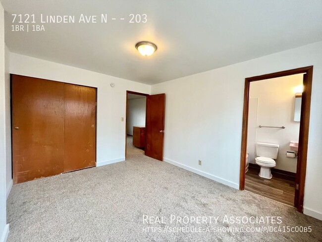 Building Photo - Cozy One-Bedroom Close to Green Lake!!