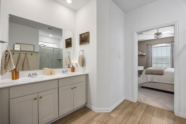 Building Photo - 10016 Thornapple Rd