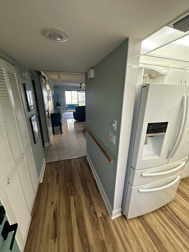 Building Photo - DIRECT RIVER CONDO