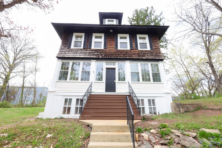 Front Exterior - 1124 Brownsville Rd