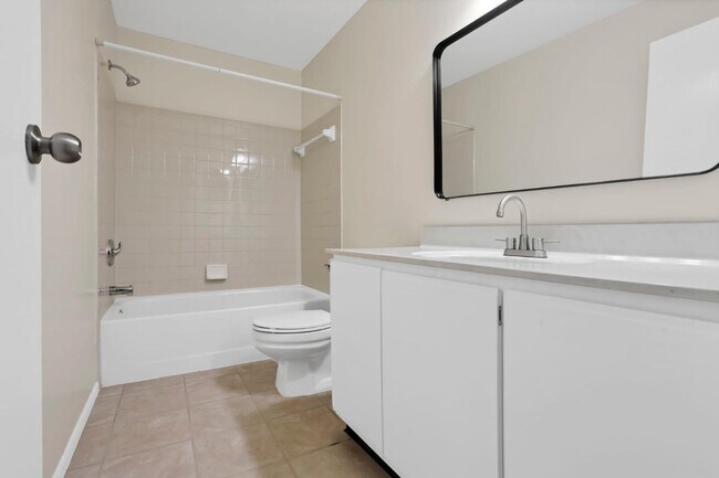 Building Photo - 5541 Mid Day Dr