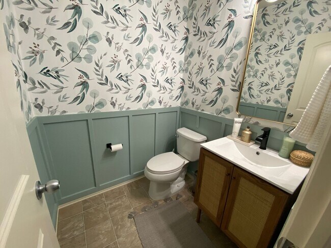 Building Photo - Incredible 4 bedroom home in Reunion.