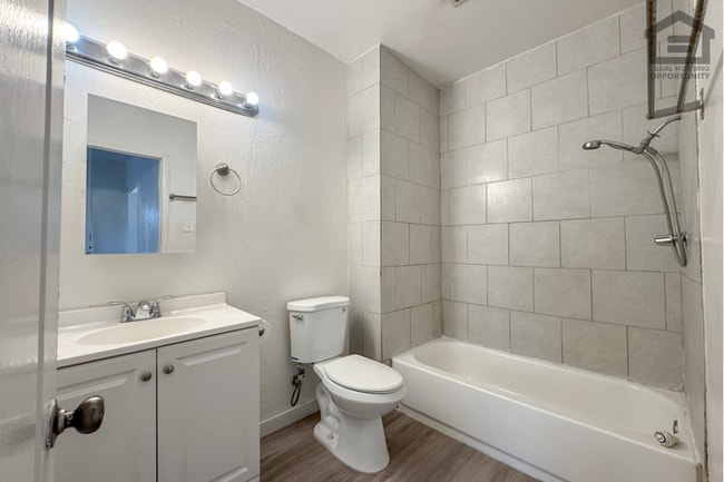 Building Photo - 2Bed/1Bath Apartment at Camelback Rd/Central Ave! Ready for Immediate Move-In! – NO HOA!