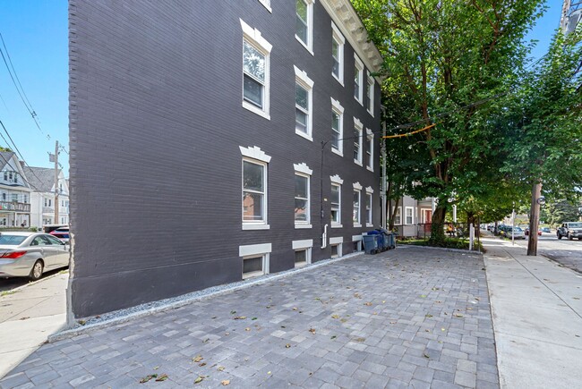Building Photo - 40 Brackett St