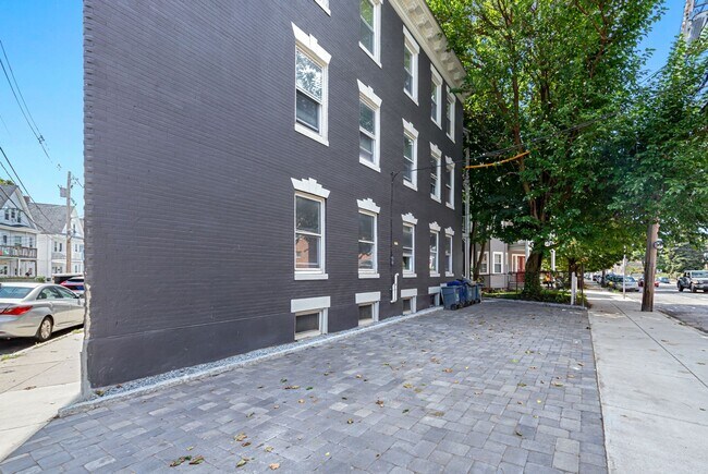 Building Photo - 42-46 Brackett Street - 44 Bracket Street-3