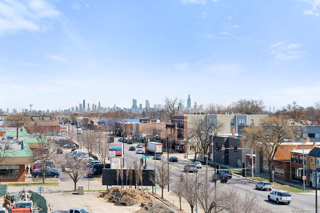 Building Photo - 1610 N Normandy Ave