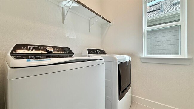 Building Photo - 1016 Brickell Lp