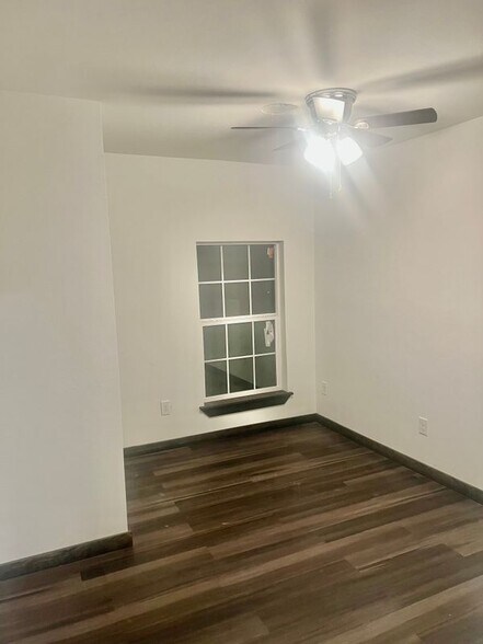 Building Photo - 1516 Norwood Dr