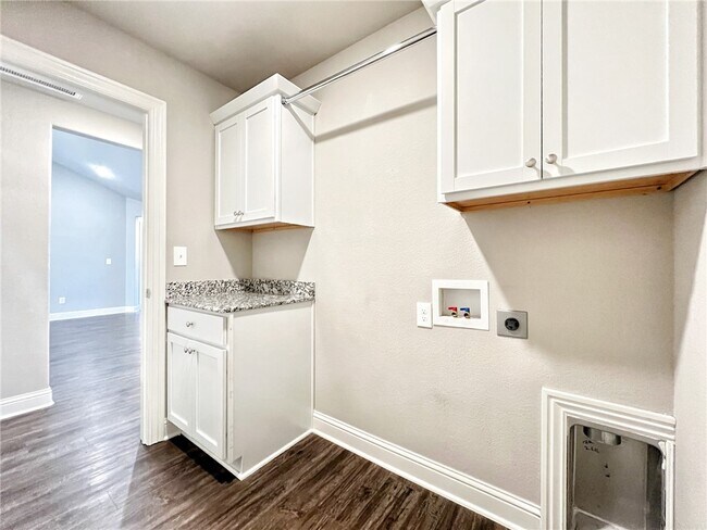 Building Photo - 1721 Charismatic Dr