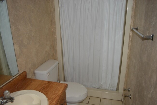 Building Photo - 1662 Spring Garden Ct