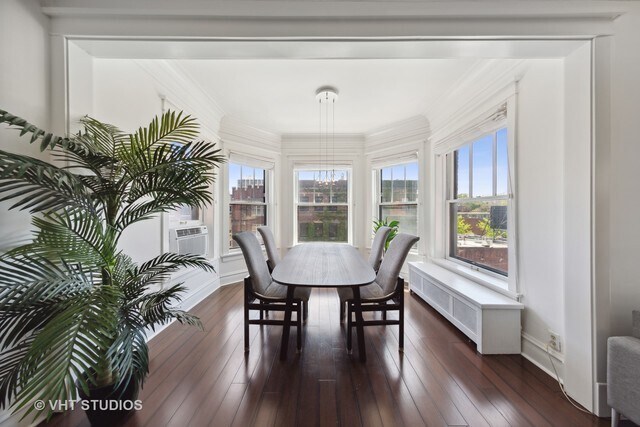 Building Photo - 556 W Roscoe St