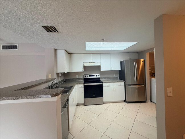 Building Photo - 5025 Wiles Rd