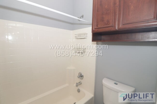 Building Photo - Beautiful 4BR/3BA Townhouse for Lease in Legacy Walk - Southcrest