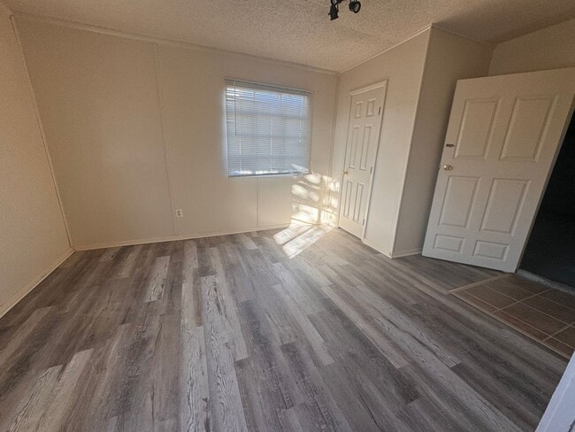 Building Photo - Single Family Residence