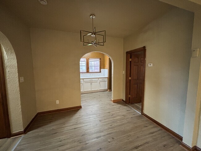 Building Photo - 346 Richard Gordon Hatcher Blvd