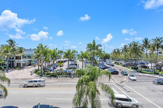 Building Photo - 2575 S Bayshore Dr