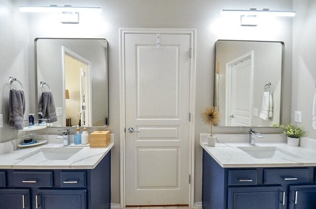 Building Photo - 9422 Herons Grove Ln