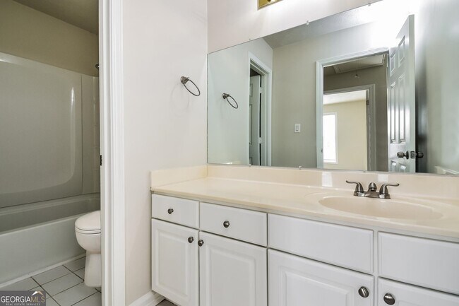 Building Photo - 742 Riverlanding Dr