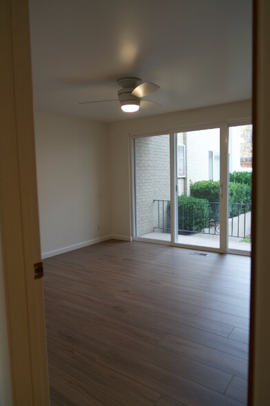 Building Photo - 673 E 6th Ave