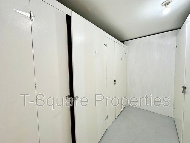 Building Photo - 325 5th Ave S