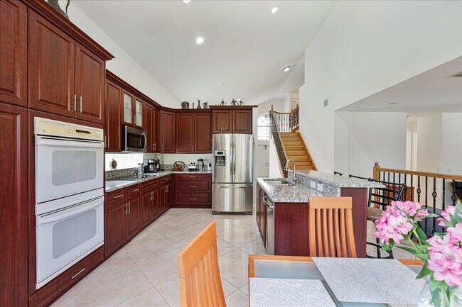 Building Photo - 19059 Skyridge Cir