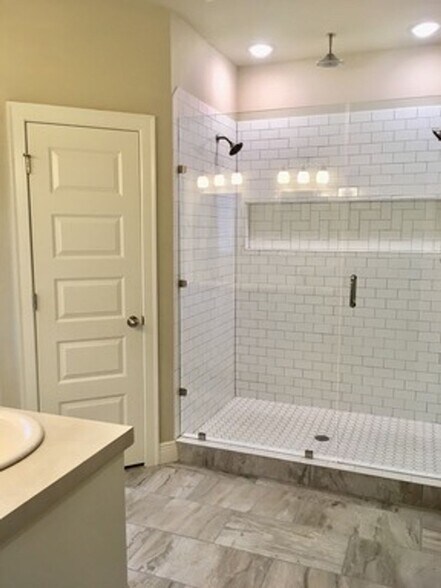 Building Photo - 203 N Powderhorn Dr