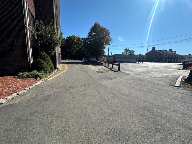 Building Photo - 915 Edgell Rd