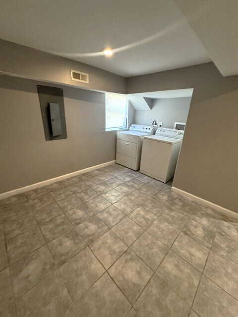 Building Photo - 2101 Chelsea Terrace