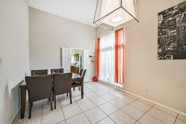 Building Photo - 15519 Montesa Dr