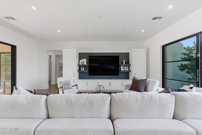 Building Photo - 8900 E Sands Dr