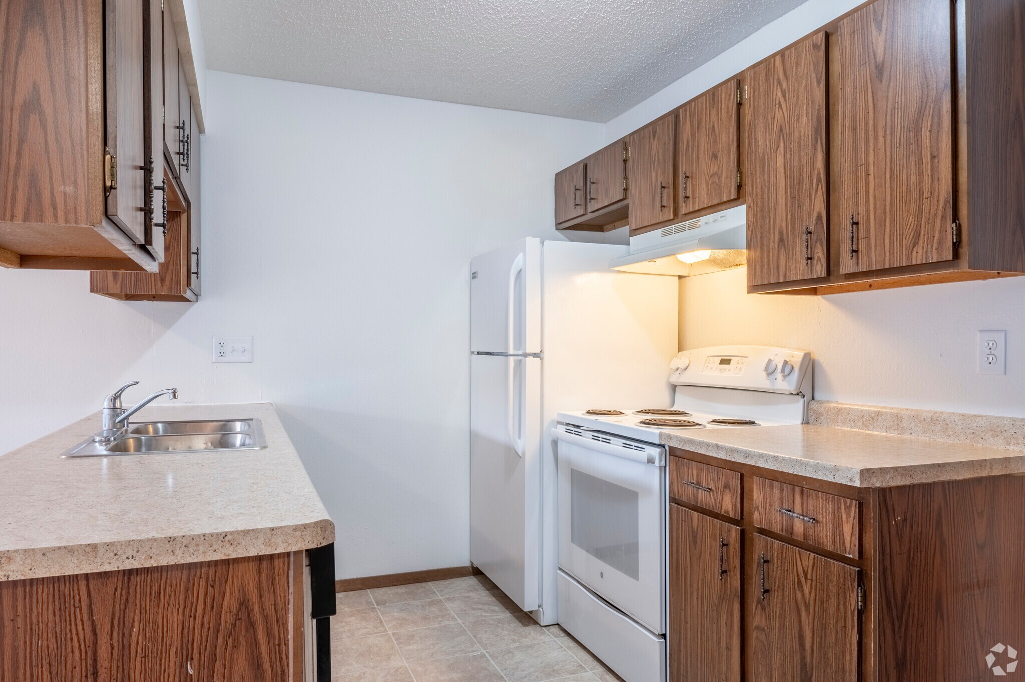 1BR, 1BA - 650SF - Kitchen - Riverview Apartments