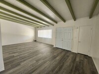 Building Photo - Newly Remodeled Large 3 Bedroom 2 Bath Home